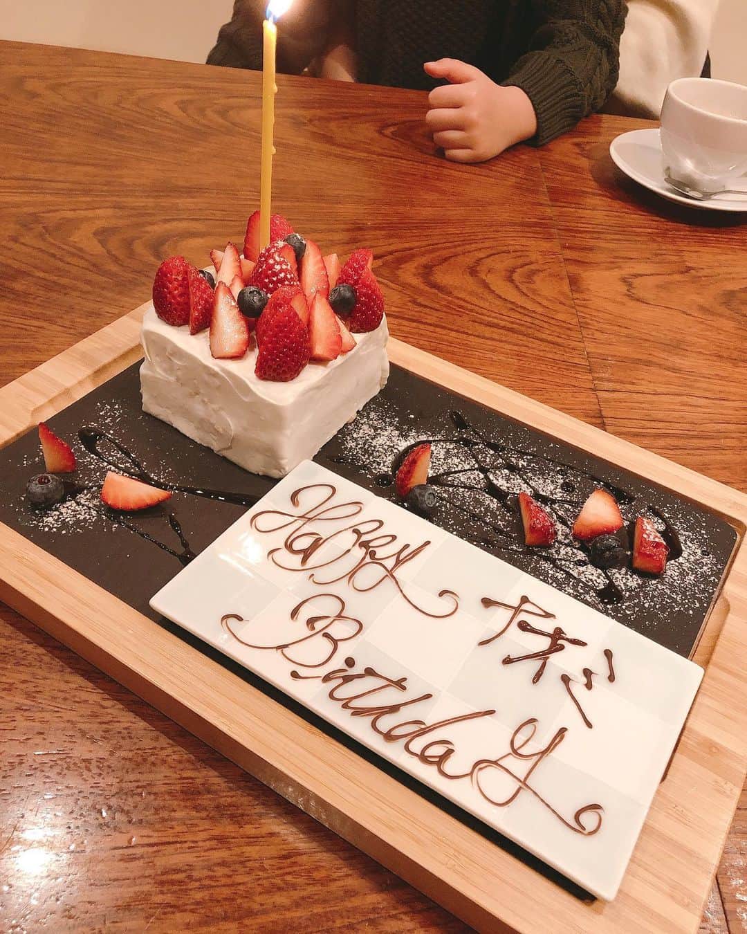大西宏明さんのインスタグラム写真 - (大西宏明Instagram)「日付変わって2020年2月17日✨✨ 奥様の誕生日です🎂🎉🎊 いつもの大好きなお店でお祝い🥂  尚美さん✨おめでとう^_^  #2月17日 #奥様 #お誕生日 #大好きなお店 #genji さん #お誕生日会  #ハッピーバースデー  #myfamily #happybirthday #mywife #goodtimes #happytime #smile #ほなっ！！」2月17日 0時32分 - ohnishi_hiroaki_0428