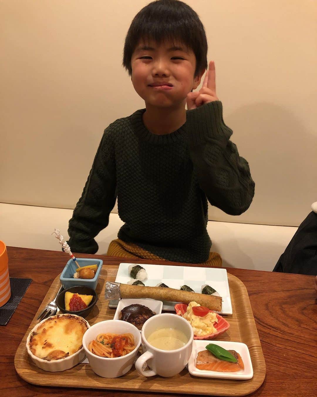 大西宏明さんのインスタグラム写真 - (大西宏明Instagram)「日付変わって2020年2月17日✨✨ 奥様の誕生日です🎂🎉🎊 いつもの大好きなお店でお祝い🥂  尚美さん✨おめでとう^_^  #2月17日 #奥様 #お誕生日 #大好きなお店 #genji さん #お誕生日会  #ハッピーバースデー  #myfamily #happybirthday #mywife #goodtimes #happytime #smile #ほなっ！！」2月17日 0時32分 - ohnishi_hiroaki_0428