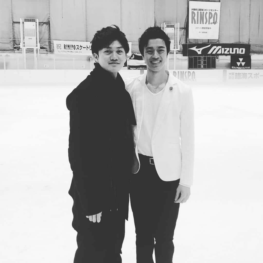 吉野晃平のインスタグラム：「ニューシネマパラダイスで新しく4分のプログラム作ったはずやってんけどな… おかしいな🤔 昨年の景一朗に引き続き純也にもサプライズされてしまいました 今までありがとね」