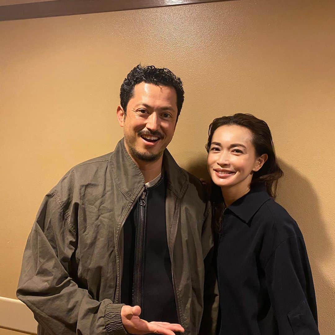 長谷川京子さんのインスタグラム写真 - (長谷川京子Instagram)「同じ事務所の池内くんも☺️ ありがとう！ #メアリスチュアート #世田谷パブリックシアター」2月17日 1時12分 - kyoko.hasegawa.722