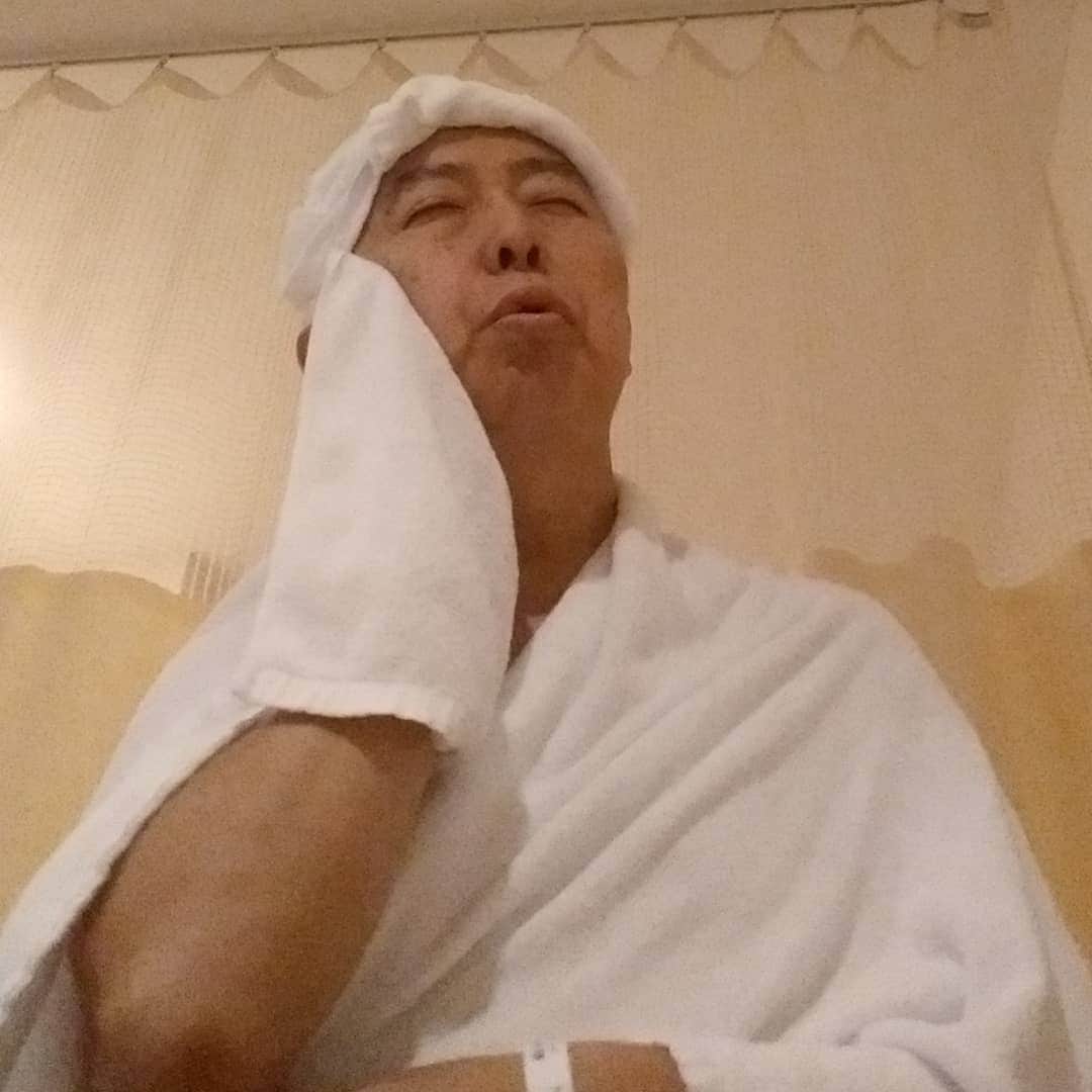 笠井信輔さんのインスタグラム写真 - (笠井信輔Instagram)「きのう久しぶりにシャワーに入りました やっぱり気持ちいい。  タオルで体を拭くだけでは満足いかないですからね  眠れず深夜の更新すみません」2月17日 1時05分 - shinsuke.kasai