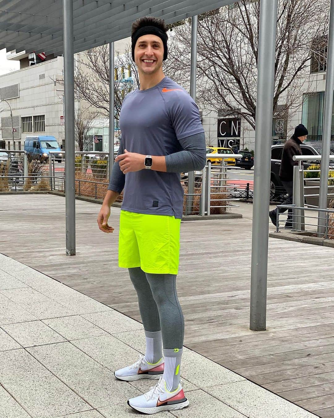 ドクター・マイクのインスタグラム：「Beyond excited to challenge myself and crush the Nike LA 13.1 half-marathon 💪🏼 I teamed up with @nikerunning to test the Nike React Infinity Run because it’s a shoe that aims to reduce running injuries. Follow my training journey here and on YouTube to watch me make it to the starting line injury free. It’s gonna get 🔥#nikereact #linkinbio」