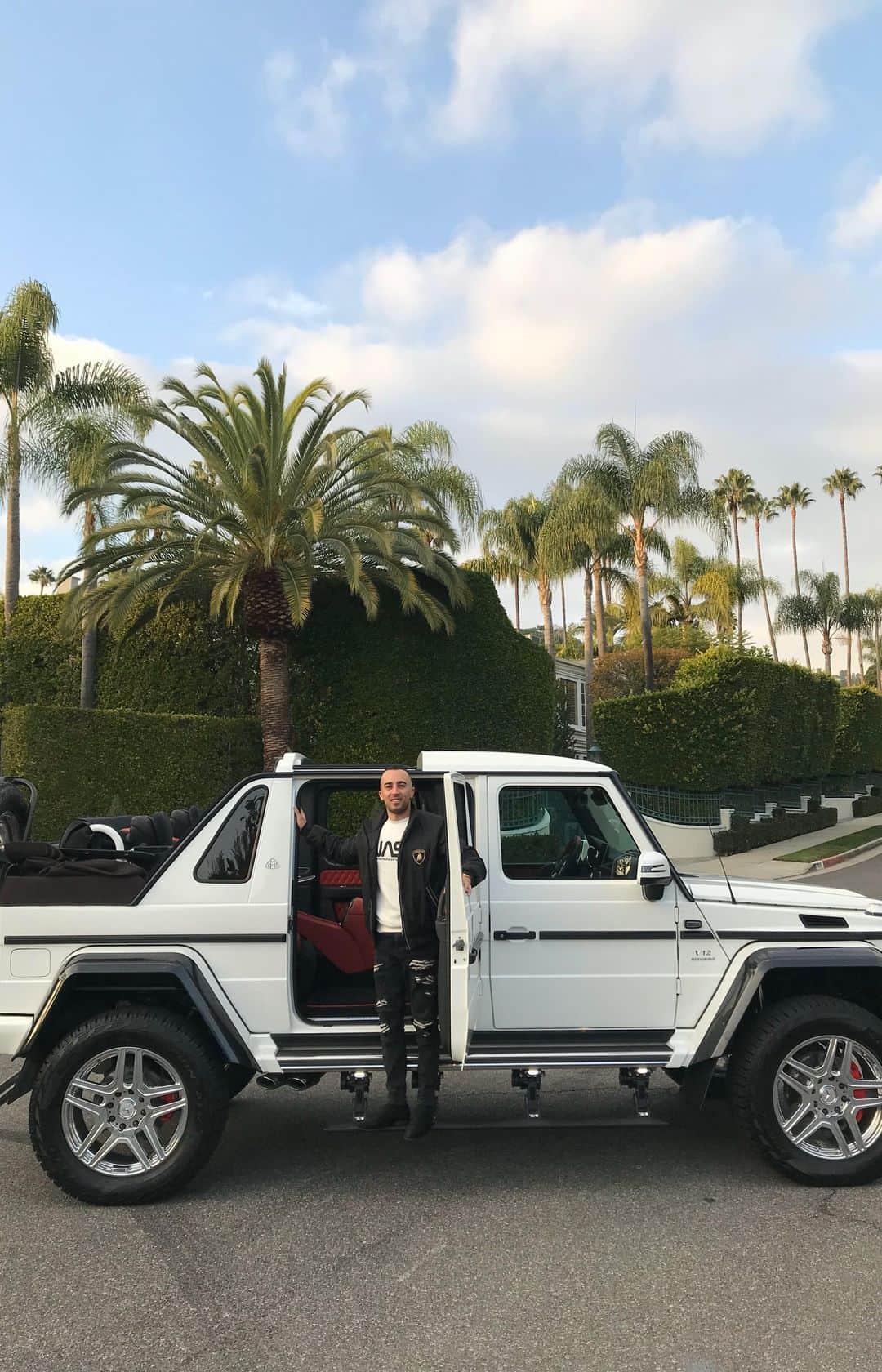 Dirk A. Productionsのインスタグラム：「Mercedes G650 Maybach Landaulet ONE OF 99 •Delivery miles •Factory built •For price, Text the number below ⚡️Want it? TEXT (424) 256-6861」