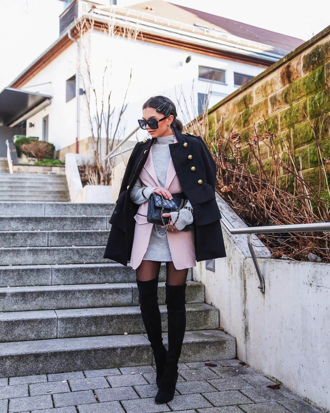 Anniのインスタグラム：「„Fashion is what you buy, style is what you do with it...“ 🤍💕🖤#quoteoftheday // {new post on my Blog - link in bio}——————————————————————————— • • • • •  #outfit #fashion #fashionblogger #ootd  #shopbop #fashionblogger_de #blogger #inspiration #inspo #girl #me #look #ig #kissinfashion #americanstyle #stuttgart #liketkit #love #germany #winter」