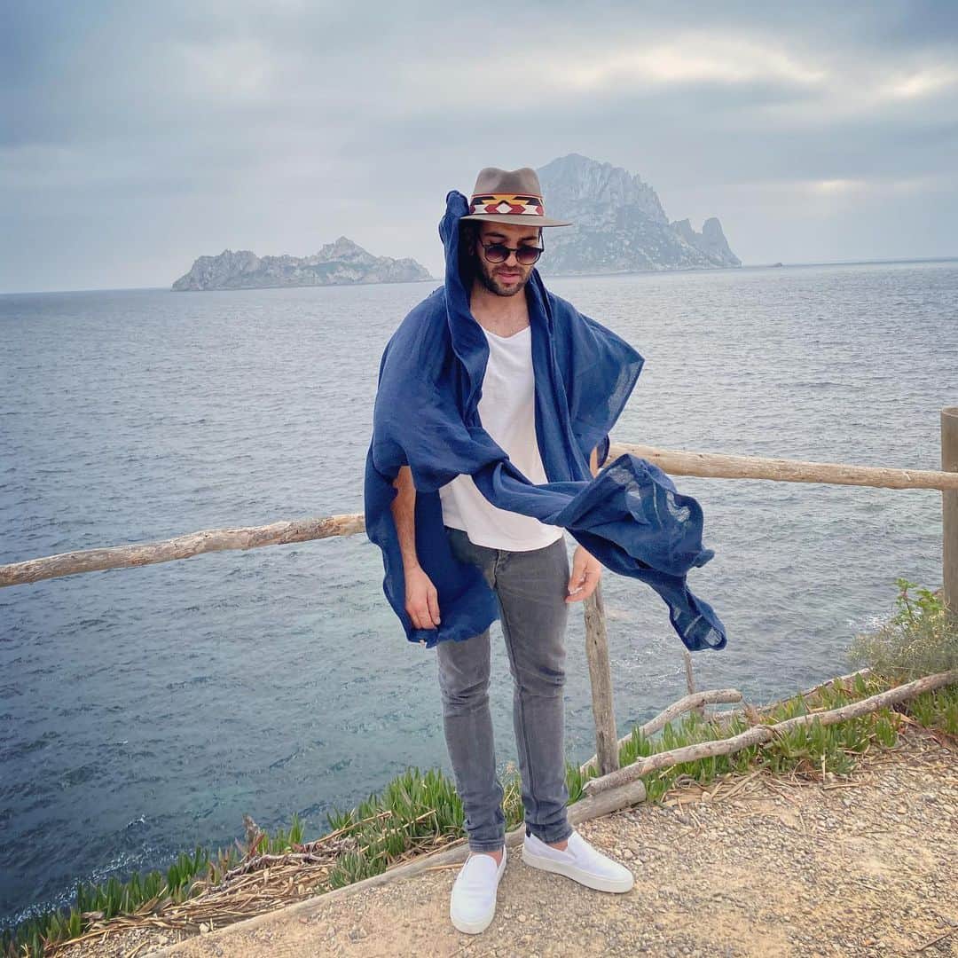 エリヤス・エンバレクのインスタグラム：「Bruder, mach Foto! @joseph_mbarek」