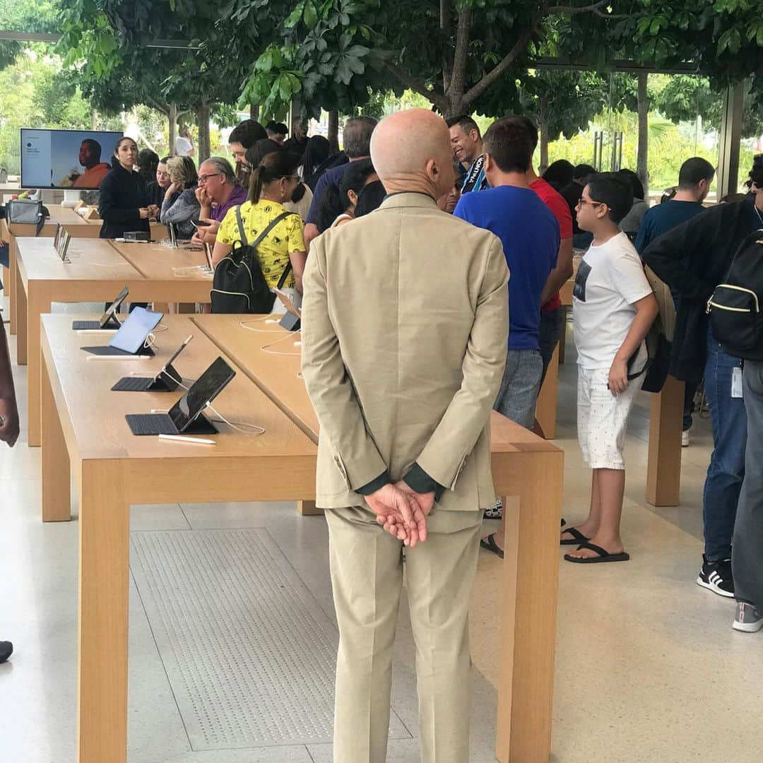 ノーマン・フォスターさんのインスタグラム写真 - (ノーマン・フォスターInstagram)「Last week in Miami - visiting the Faena residences , discussion with Jony lve and at the Apple store .」2月17日 1時54分 - officialnormanfoster