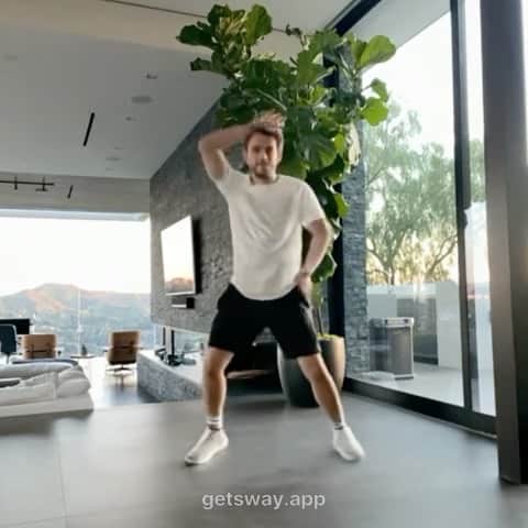 ゼッドのインスタグラム：「So you think you can dance?!」