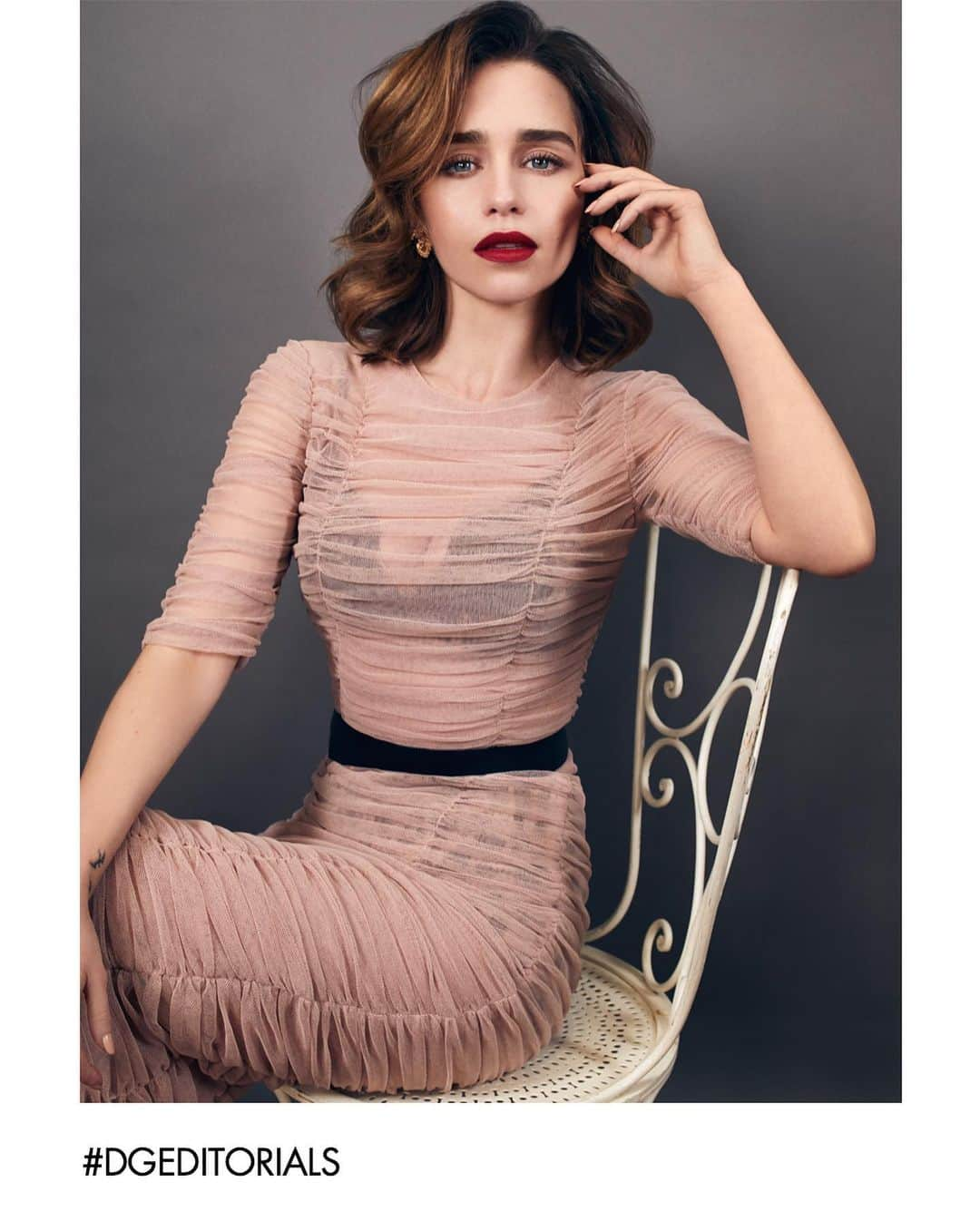 ドルチェ&ガッバーナさんのインスタグラム写真 - (ドルチェ&ガッバーナInstagram)「Emilia Clarke, the face of The Only One fragrances, wears Dolce&Gabbana on the cover of @elle_arabia. #DolceGabbana #DGWomen #DGCelebs #DGEditorials #DGBeauty #DGTheOnlyOne」2月17日 2時34分 - dolcegabbana