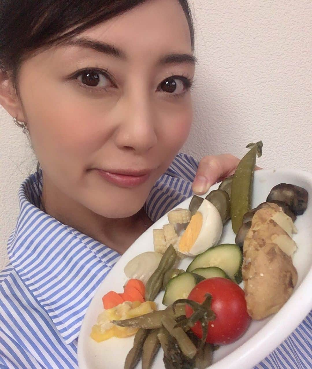 大湯みほさんのインスタグラム写真 - (大湯みほInstagram)「……… 【 告知 】です🙋‍♀️ ・ ✨NHK ✨BSプレミアム 『美と若さの新常識』 MC : フットボールアワー こちらの番組📺に ・ 2月18日（火）22:00〜 ※再放送 25日 18:00〜 ・ https://www4.nhk.or.jp/beautyscience/ ・ こちらで、普段のぬか漬けライフ✨や✨ぬか漬けワークショップの様子✨を特集していただいております(^^)スタジオでも、皆さまに、変わり種ぬか漬け🍆を試食していただいておりますので🙋‍♀️是非、チェックしてみてくださいね！ ・ #nhk #nhkbsプレミアム #美と若さの新常識 #ぬか漬け #ぬか漬け教室 #ぬか漬けワークショップ #発酵 #腸内環境 #乳酸菌 #免疫力アップ #発酵食品 #変わり種ぬか漬け #アレンジぬか漬け #漬けみちゃん #大湯みほ　#ぬか漬け専門家」2月17日 2時41分 - nukazukemiho0320