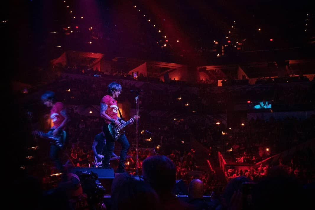 キース・アーバンさんのインスタグラム写真 - (キース・アーバンInstagram)「What a night in San Antonio x2! 🎸 #SARodeo」2月17日 2時56分 - keithurban