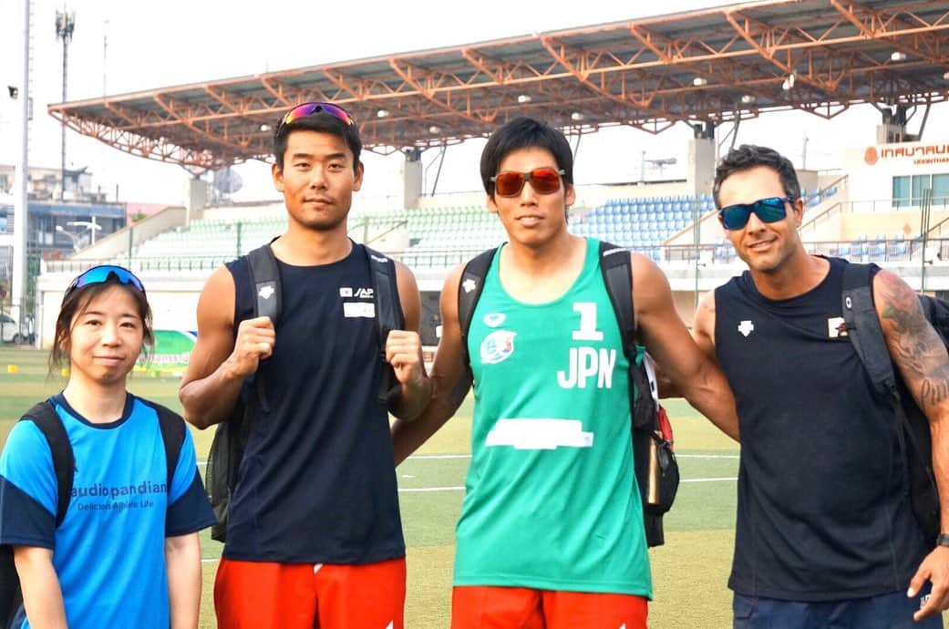 越川優さんのインスタグラム写真 - (越川優Instagram)「2020 AVC Asian Championship in Udon Thani (Thailand)  17位タイで大会を終えました。  今回は、プール戦で、アジアのトップ2チームと戦えたこと、新しいコーチを迎え、新たなチームとしてスタートしたこの大会、本当にたくさん学ぶものがあった！！ ただ今年は、常に学びながらも、常に結果を求めていかないといけない！ そう言った所では、まだまだ足らない。  今回、久しぶりに僕はAVCの大会に出て、感じることが多かった。 今週は、カンボジアでのFIVBワールドツアー2star大会。 まずは予選から、一戦ずつ戦っていきたい！  #横浜メディカルグループ 所属  #ymg  #hrdエンジニア株式会社  #加賀電子株式会社  #株式会社朋栄社  #和興通信工業株式会社  #一新時計  #ルックスオティカジャパン  #luxotticajapan  #oakley  @oakleyjapan  #株式会社かとり  #株式会社デューク  #エルバランスアイズ  #株式会社ドリームオンライン  #gallery2  #claudiopandiani  #volleyballjunky  #有限会社ベストパフォーマンス  @best.performance2002  #酒井医療株式会社  @platform1440  #越川優  #joc強化指定選手  #日本代表  #マイナビ  #いしかわ観光特使  #yukoshikawa  #beachvolleyball  #ビーチバレー  #tokyo2020  @fivbvolleyball  #池田隼平」2月17日 14時12分 - yu_koshikawa
