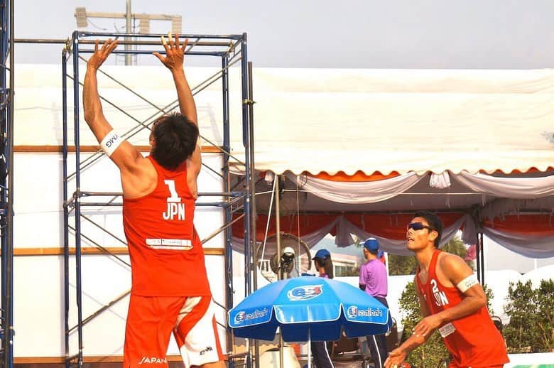 越川優さんのインスタグラム写真 - (越川優Instagram)「2020 AVC Asian Championship in Udon Thani (Thailand)  17位タイで大会を終えました。  今回は、プール戦で、アジアのトップ2チームと戦えたこと、新しいコーチを迎え、新たなチームとしてスタートしたこの大会、本当にたくさん学ぶものがあった！！ ただ今年は、常に学びながらも、常に結果を求めていかないといけない！ そう言った所では、まだまだ足らない。  今回、久しぶりに僕はAVCの大会に出て、感じることが多かった。 今週は、カンボジアでのFIVBワールドツアー2star大会。 まずは予選から、一戦ずつ戦っていきたい！  #横浜メディカルグループ 所属  #ymg  #hrdエンジニア株式会社  #加賀電子株式会社  #株式会社朋栄社  #和興通信工業株式会社  #一新時計  #ルックスオティカジャパン  #luxotticajapan  #oakley  @oakleyjapan  #株式会社かとり  #株式会社デューク  #エルバランスアイズ  #株式会社ドリームオンライン  #gallery2  #claudiopandiani  #volleyballjunky  #有限会社ベストパフォーマンス  @best.performance2002  #酒井医療株式会社  @platform1440  #越川優  #joc強化指定選手  #日本代表  #マイナビ  #いしかわ観光特使  #yukoshikawa  #beachvolleyball  #ビーチバレー  #tokyo2020  @fivbvolleyball  #池田隼平」2月17日 14時12分 - yu_koshikawa