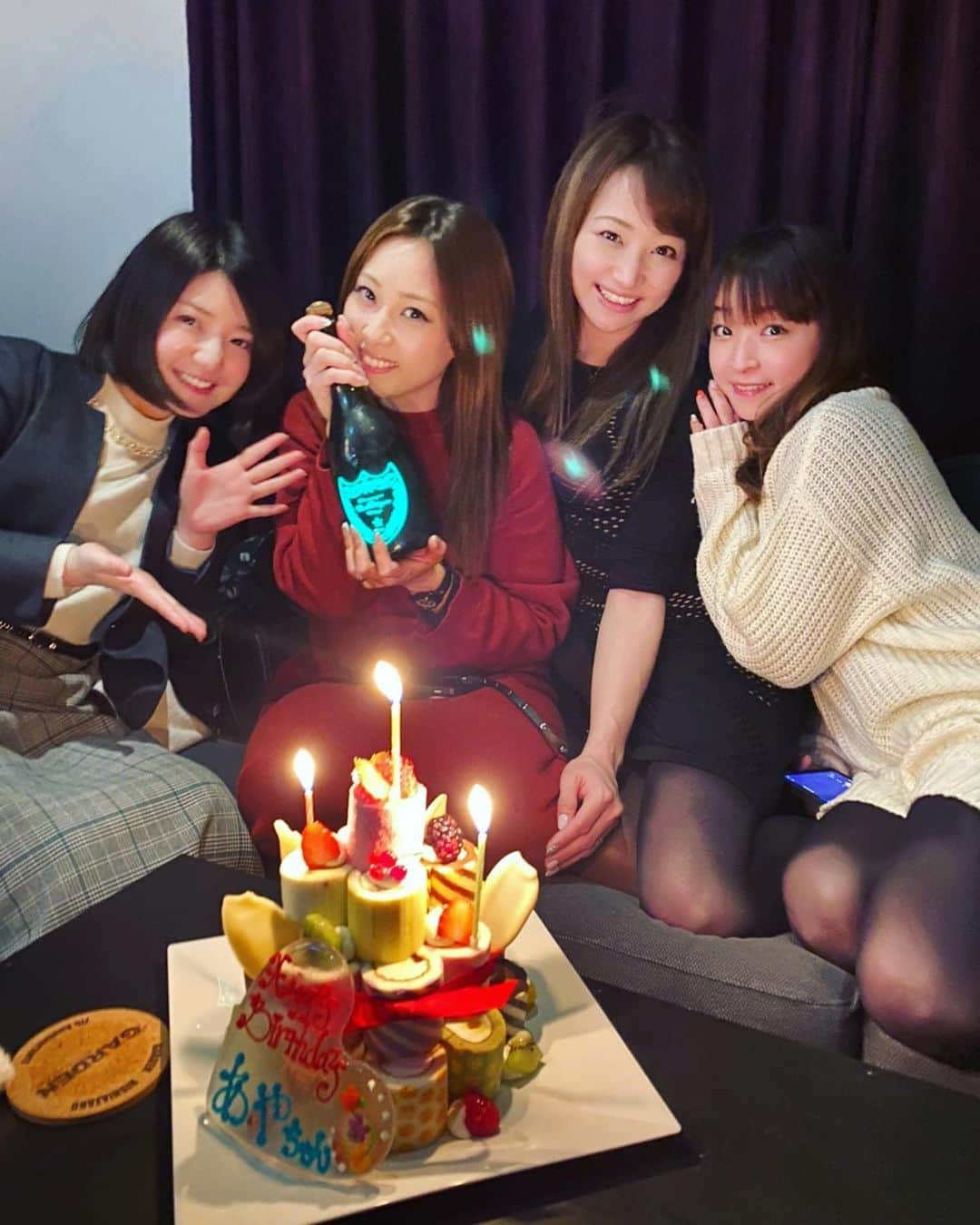 葵ゆりかさんのインスタグラム写真 - (葵ゆりかInstagram)「大好きなあやちょるの誕生日会🎂❤️ あやちょるが大好きなタンづくしでお祝いしました🥂✨ 美味しかったー😍 楽しかった❣️ おめでとう㊗️❤️ #birthday #birthdayparty #birthdaycake #誕生日　#お祝い　#bestfriends #🥂#焼肉」2月17日 12時48分 - yuriyuricchi