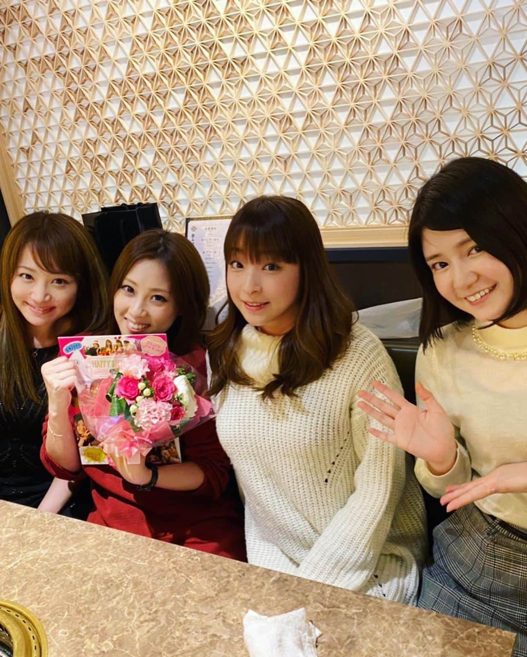 葵ゆりかさんのインスタグラム写真 - (葵ゆりかInstagram)「大好きなあやちょるの誕生日会🎂❤️ あやちょるが大好きなタンづくしでお祝いしました🥂✨ 美味しかったー😍 楽しかった❣️ おめでとう㊗️❤️ #birthday #birthdayparty #birthdaycake #誕生日　#お祝い　#bestfriends #🥂#焼肉」2月17日 12時48分 - yuriyuricchi