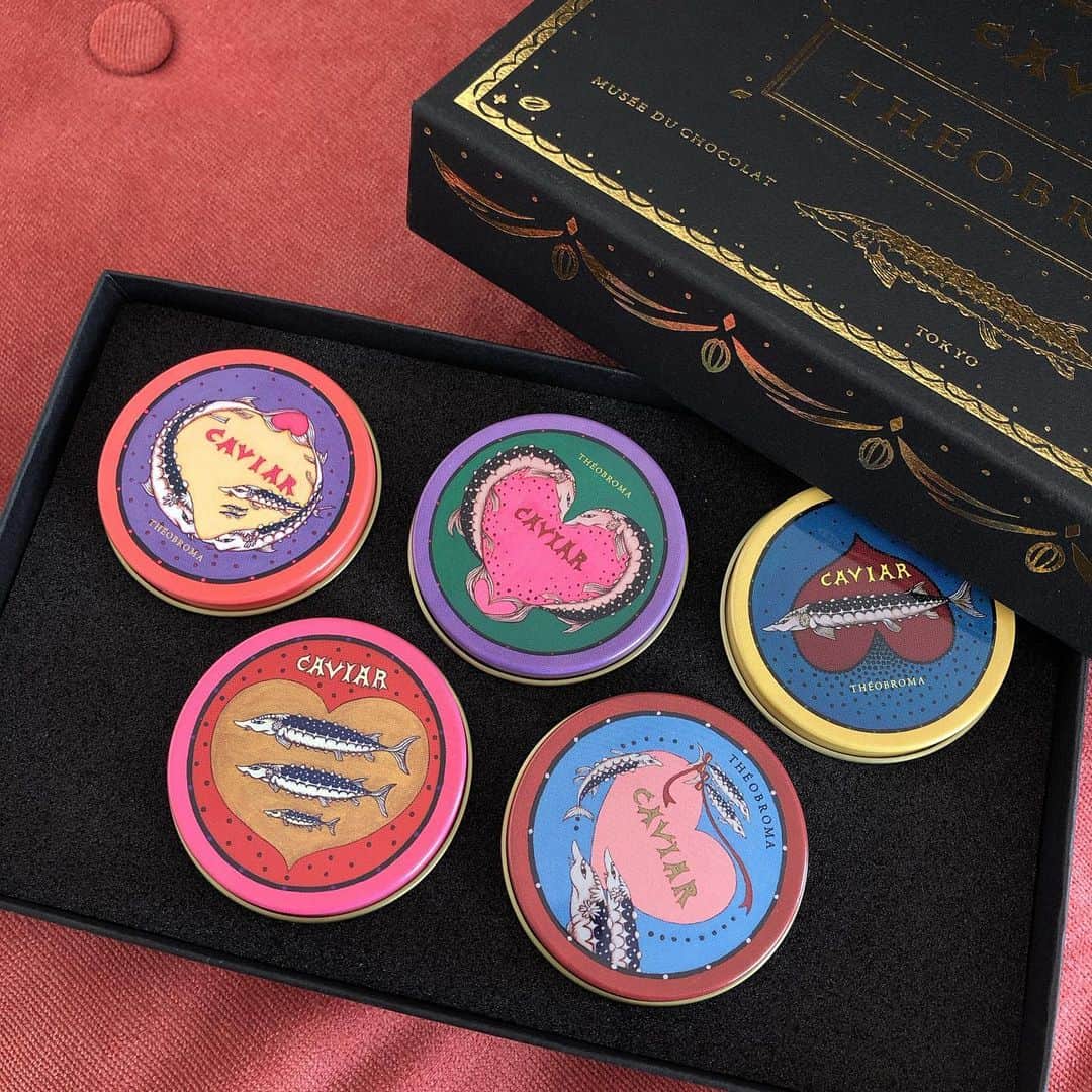 千秋さんのインスタグラム写真 千秋instagram このシリーズ好き 可愛い缶好きにはたまらん Valentine Chocolate 可愛い缶 お菓子の缶 可愛いお菓子の缶 お菓子の空き箱 15年にも載せてる バカコレクター Theobroma Caviar 2月17日 12時48分