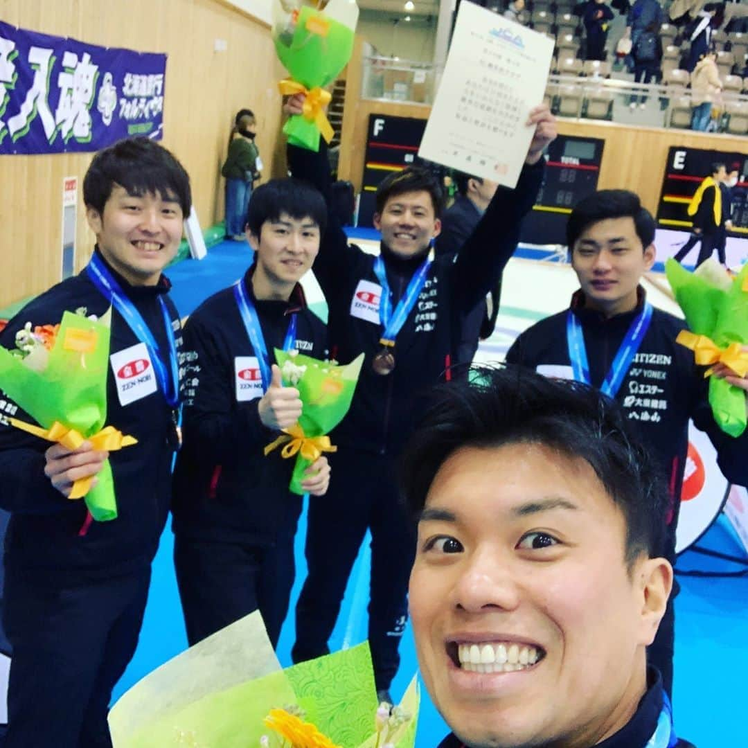 山口剛史さんのインスタグラム写真 - (山口剛史Instagram)「日本選手権3位🥉 まだまだ山を登ります🏔 #カーリング #JCC2020 #全農 #日本選手権 #伸びしろボーイズ #笑うとはいいことだ #応援ありがとうございました #元気玉ありがとうございました #男子カーリング見てもらいありがとうございました #次はみんなでもっと笑えるよう頑張るぞ #SC軽井沢クラブ」2月17日 13時00分 - yama37curl