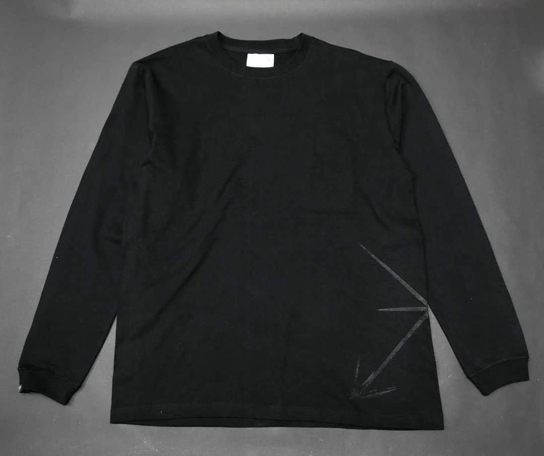のインスタグラム：「TEARS OF SWAN-LOGOMARK LONG SLEEVE T SHIRTSになります!! 本日からofficial webshopでもオーダー開始ですので宜しくお願い致します(^^)👕💻📱📝 http://tears-of-swan.shop-pro.jp/?pid=148574719 (3月中旬販売開始、モデル着用Lサイズ) ※プロフィール下のURLからofficial websiteがご覧頂けます  @tears_of_swan  #tearsofswan #longsleevetshirt  #ロンt」