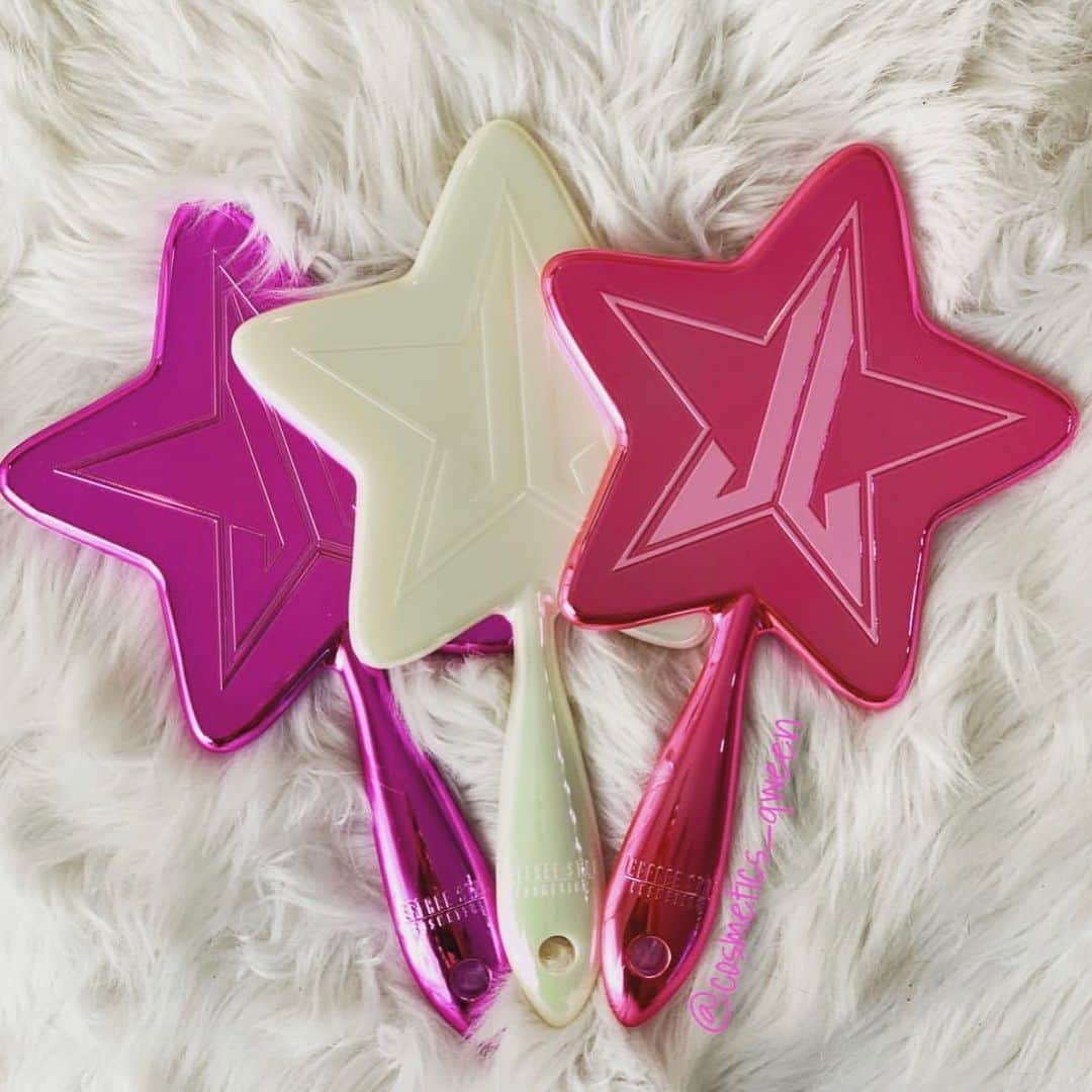 Jeffree Star Cosmeticsさんのインスタグラム写真 - (Jeffree Star CosmeticsInstagram)「Star power🌟 @cosmetics_qween showcases a few of our iconic star #handmirrors ✨ What color is your favorite? 💖 #jeffreestarcosmetics」2月17日 13時06分 - jeffreestarcosmetics