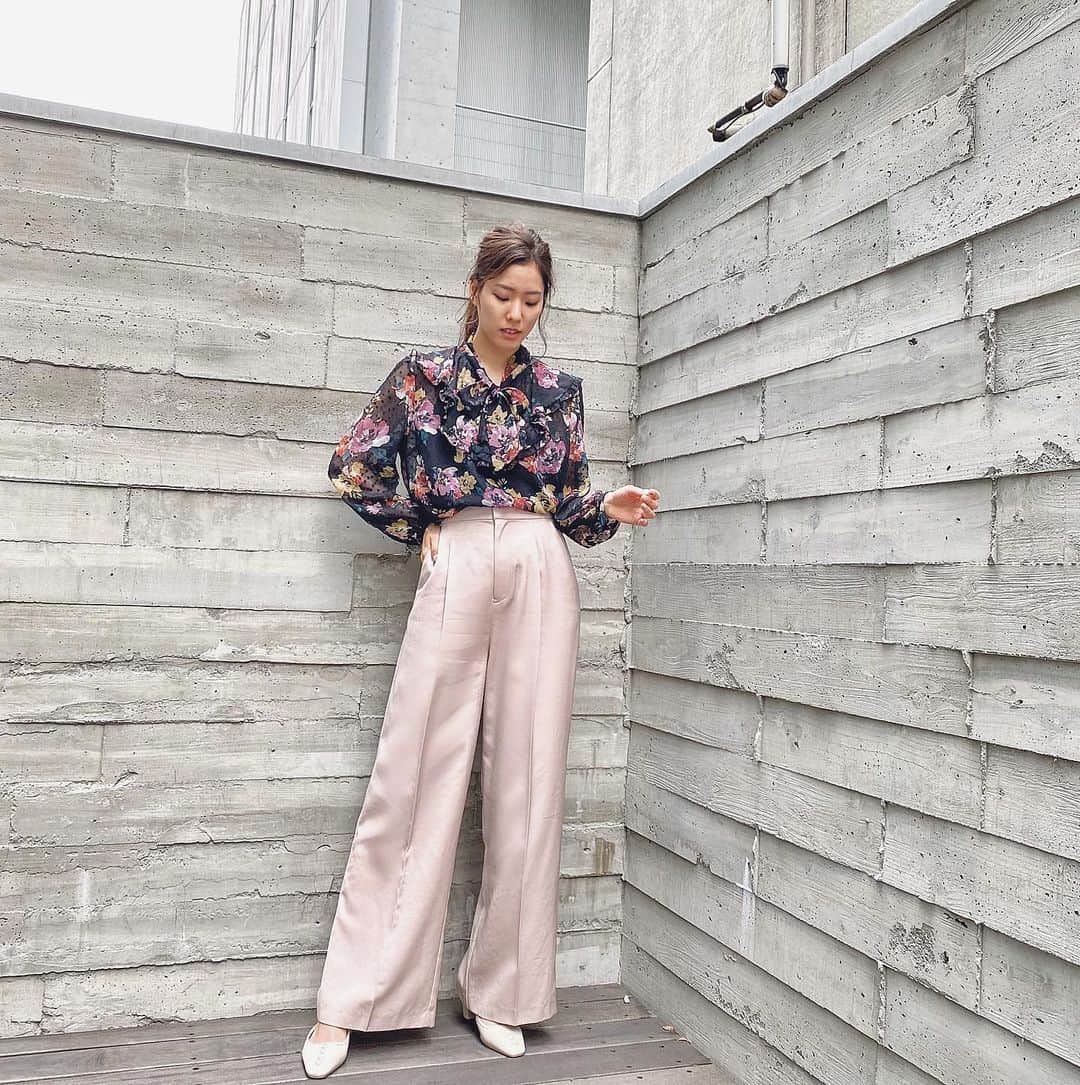 のインスタグラム：「このコーデ好きすぎる〜💗 #JILLSTUART #momoka_fashion」