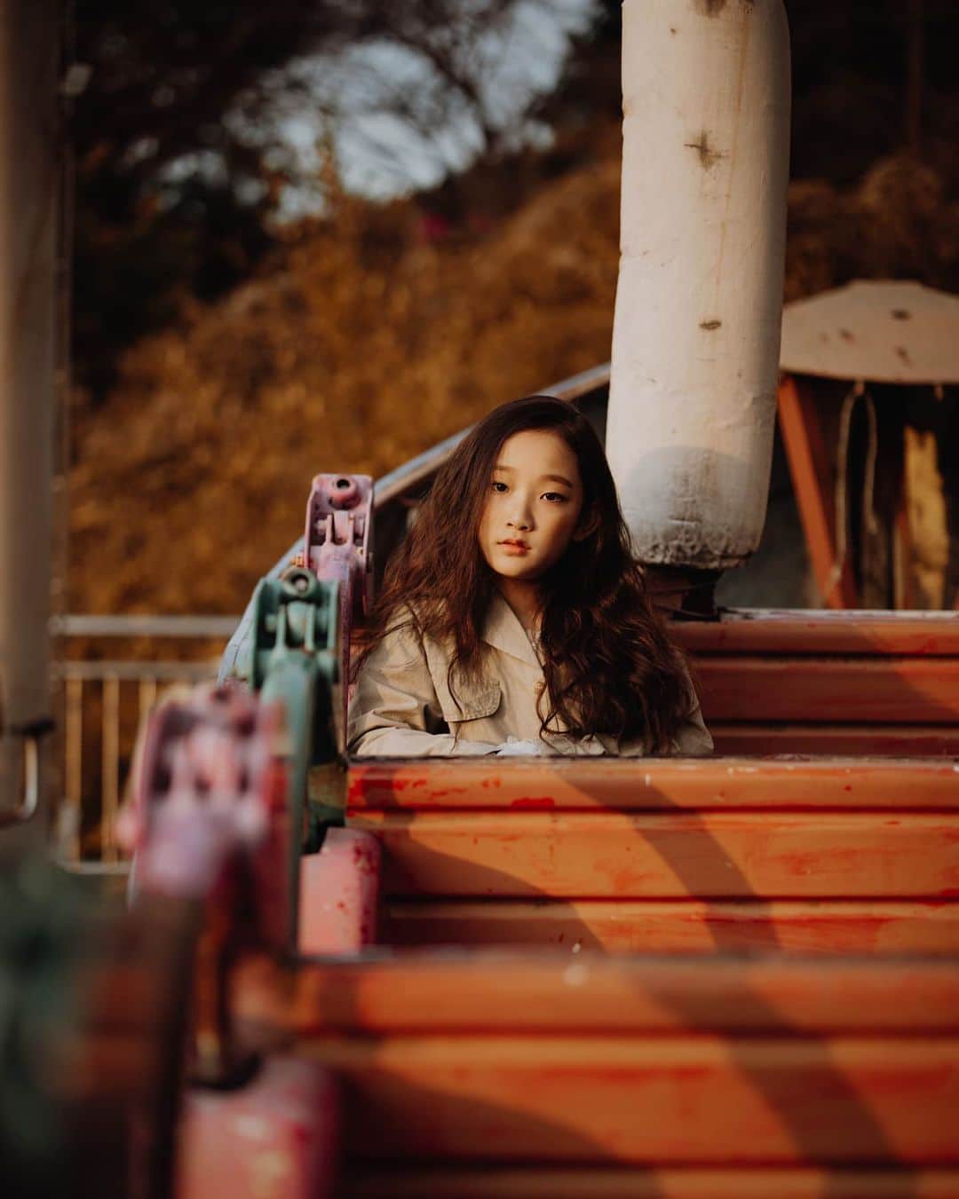 Canon Asiaのインスタグラム：「Eerie but alluring, @faithcheryl captures the striking beauty of decay in an abandoned 🎪 theme park and what it could have been like during the glory days. Swipe ➡ to see more! . 📷 Images by @faithcheryl shot using the Canon EOS R. . Image 1 | RF50mm f/1.2L USM | f/1.2 | ISO 100 | 1/1250s | 50mm Image 2 | EF24mm f/1.4L II USM | f/1.4 | ISO 100 | 1/800s | 24mm Image 3 | EF24mm f/1.4L II USM | f/1.4 | ISO 100 | 1/320s | 24mm . Want your photos to be featured too? Tag them with #canonasia or submit them on My Canon Story, link in bio! . #canonasia #photography #southkorea #yongmaland #streetphotography #portrait #portraiture #colours #travel #themepark #eosr」