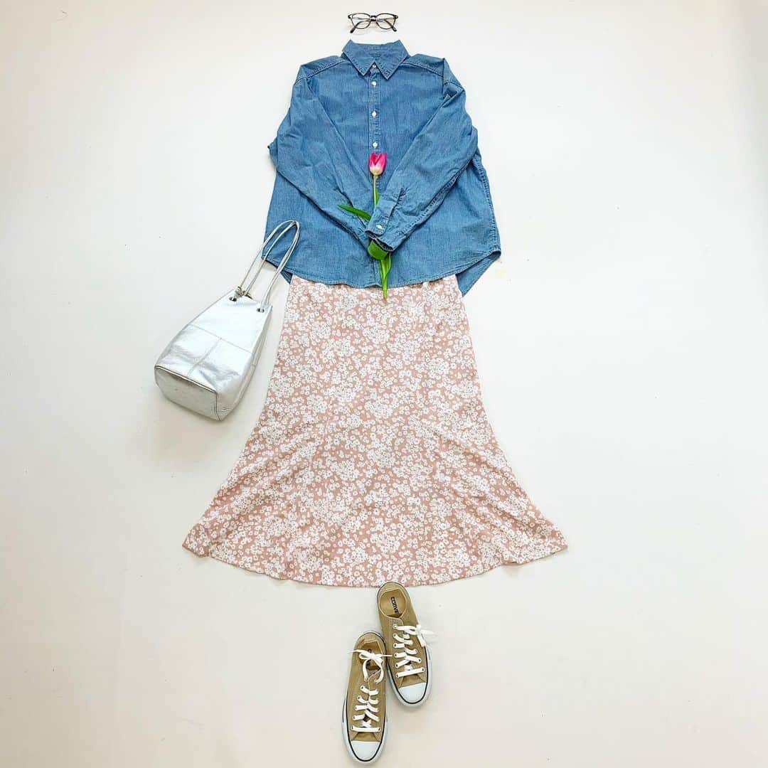 Couleureのインスタグラム：「桜色🌸のスカート生地が 入荷しましました✨ マーメイドスカートにしました シャツでサラッと着こなすのも 素敵ですね ・ ・  #sewing #手作り #型紙　#ハンドメイド大人服#クルールパターンファブリック#洋裁#instafashion#handmadeclothes #instasewing#handmadewardrobe #置き画#置き画くら部 #couleurehandmade #couleure #couleurepatternandfabric #japanesesewingpatterns #memade #handmadewardrobe #sewcialists #indiesewingpatterns」