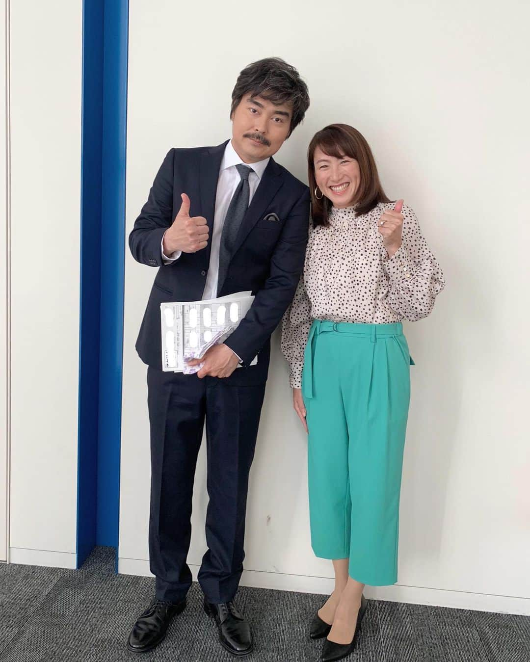 杉山愛さんのインスタグラム写真 - (杉山愛Instagram)「「スッキリ」月曜コメンテーターの小澤征悦さんと📷 写真撮っていたら入ってきた🤭  今日は加藤さんはインフルエンザ😷 森さんは冬休みだったので🤗 いつもとスタジオの雰囲気はちょっと違ったかなぁ😌  皆さんもお風邪などひかないように気をつけてくださいね💛 今週は仕事WEEK💪 頑張ります⭐️」2月17日 14時10分 - aisugiyamaofficial