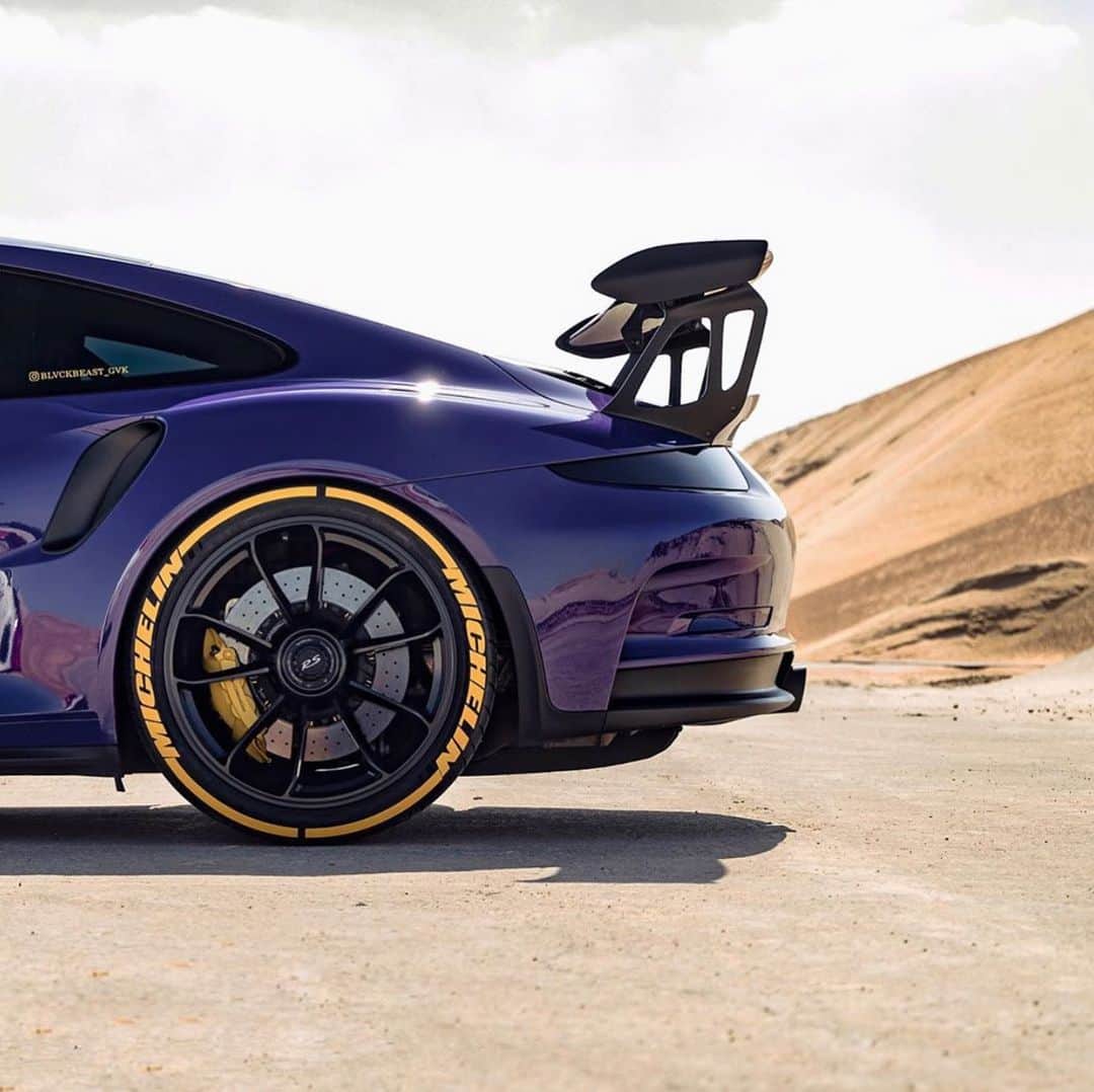 CarsWithoutLimitsさんのインスタグラム写真 - (CarsWithoutLimitsInstagram)「The Porsche GT3RS, what colour would you choose? 👾 Owner @blvckbeast_gvk  Photo @timrebkavets  #carswithoutlimits #porsche #gt3rs」2月17日 5時39分 - carswithoutlimits