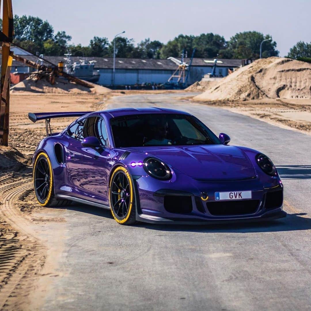 CarsWithoutLimitsさんのインスタグラム写真 - (CarsWithoutLimitsInstagram)「The Porsche GT3RS, what colour would you choose? 👾 Owner @blvckbeast_gvk  Photo @timrebkavets  #carswithoutlimits #porsche #gt3rs」2月17日 5時39分 - carswithoutlimits