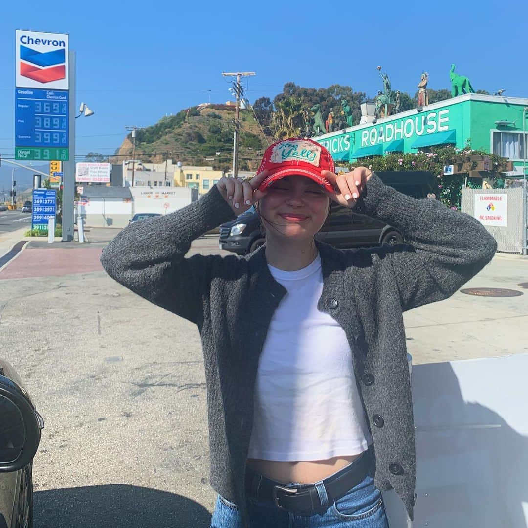 ランドリー・ベンダーのインスタグラム：「hey y’all this is my favorite hat! 🧢」