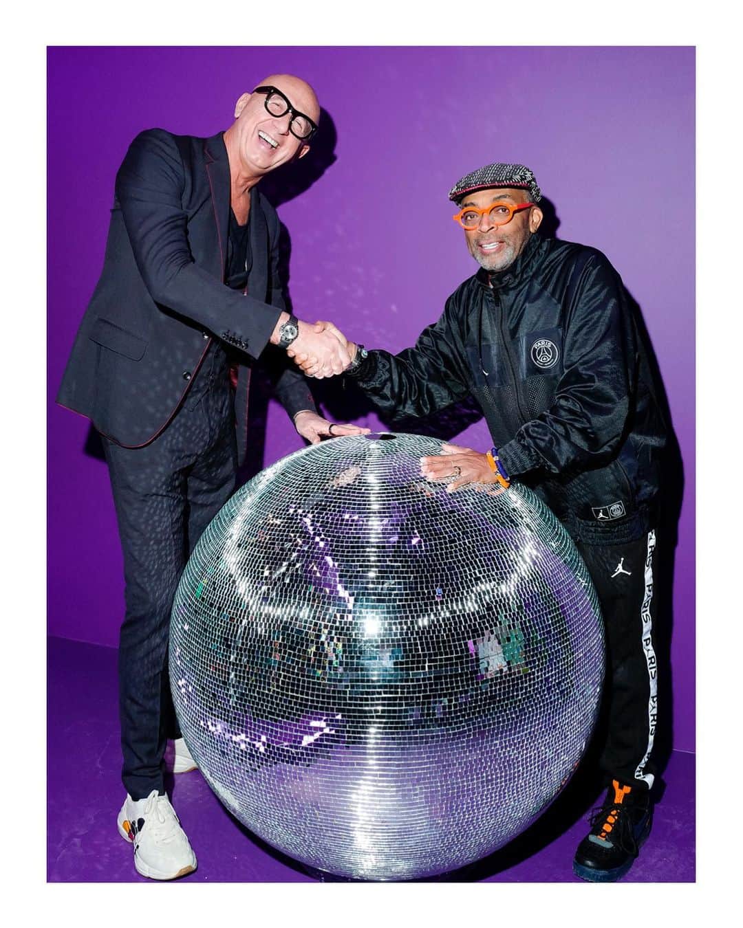 のインスタグラム：「Inside the 1970s-nightclub themed space of the #GucciPin 📍 temporary store in Chicago for the opening night event, #MarcoBizzarri, President and CEO of #Gucci and Spike Lee @officialspikelee. The space, open until early March, features the #GGPsychedelic collection with allover rainbow-hued GG and stars print designed by @alessandro_michele. The event also hosted Chicago-based @afterschoolmatters and @bravennationsjsu the first recipients of #GucciChangemakers North America Impact Fund’s grants which strives to increase inclusion and diversity in the fashion industry across communities and cities. #AlessandroMichele」