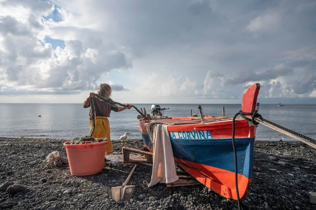 National Geographic Travelさんのインスタグラム写真 - (National Geographic TravelInstagram)「Photo by @andrea_frazzetta | A fisherman returns to Stromboli at dawn. Located in the middle of the Tyrrhenian Sea, north of the Sicilian coast, Stromboli is a small island dominated by one of the most active volcanoes in the world. Fishermen were once the stronghold of the community, but now only about 10 men are still devoted to the work. Each of them preserves an ancient and precious craft.  To see more photos from my travels, follow me @andrea_frazzetta. #Stromboli #fishermen #Italy」2月17日 6時05分 - natgeotravel