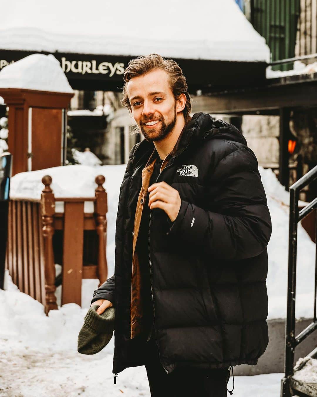 ジャン＝リュック・ベイカーのインスタグラム：「Sunday strolls 📷: @la_fille_en_jeans  #mtlmoments #mtlphotos #mtl #jeanlucbaker #mtlfashion #mtlstreet #mtlstreetstyle #winter」