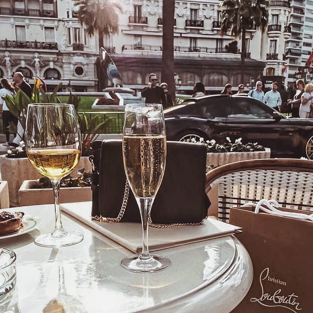 Aylen Aのインスタグラム：「Vibes 🥂」