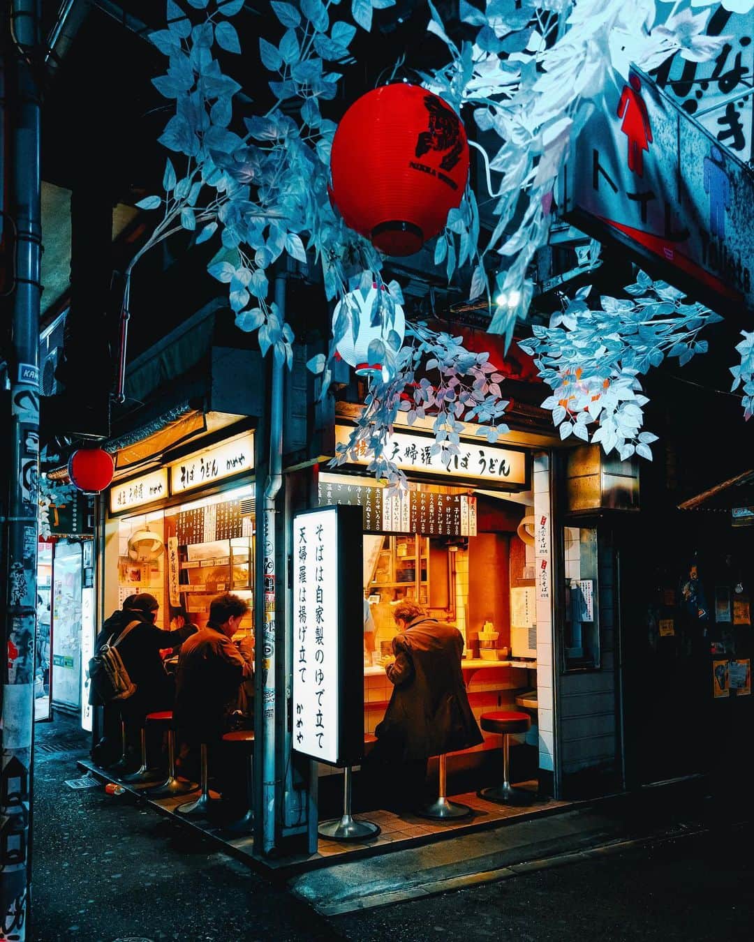 リリー＝ローズ・メロディのインスタグラム：「Mandatory stop when in Tokyo 🏮 #lilyintokyo」