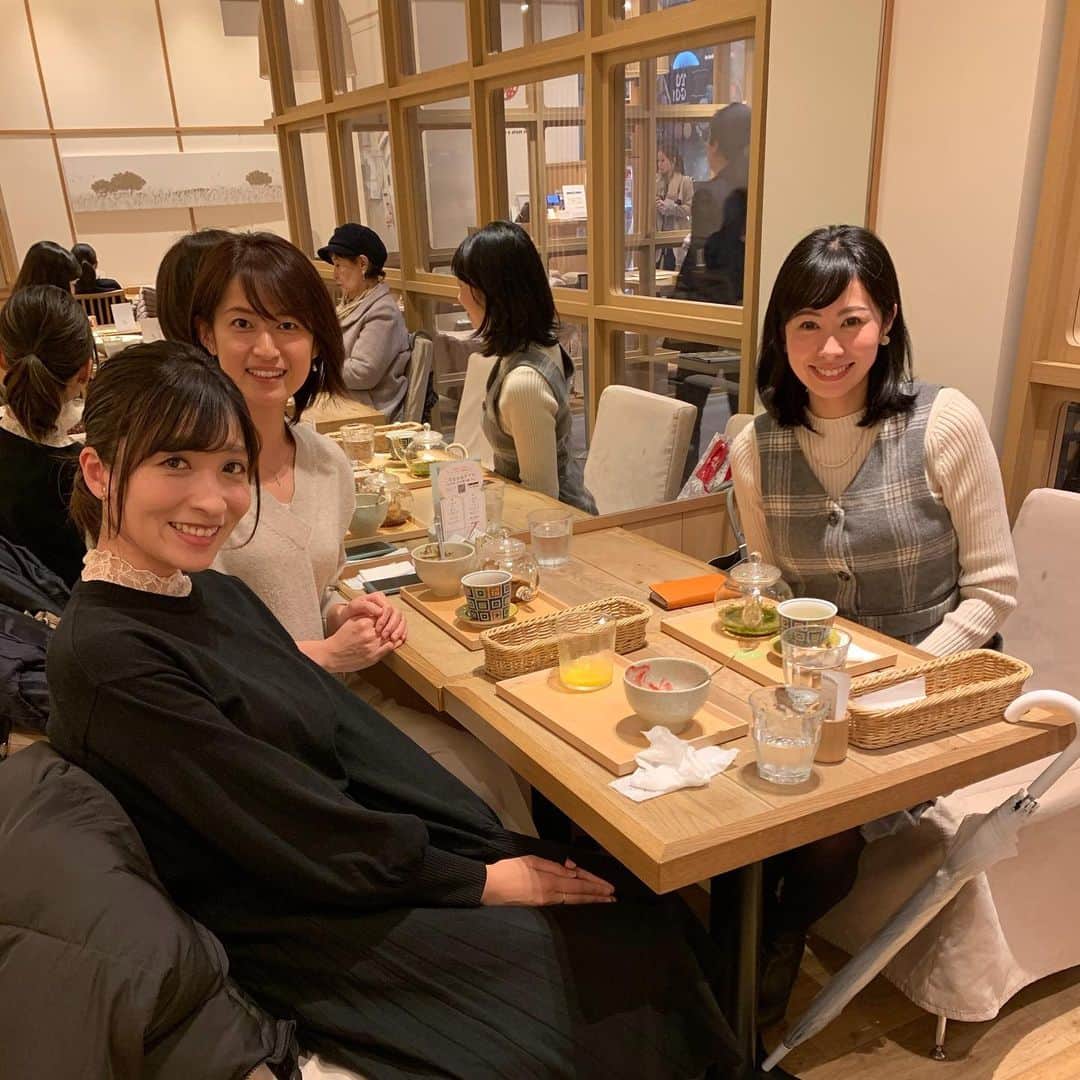 栗山麗美のインスタグラム：「会いたい人にたくさん会えた週末♡  元UHBの丹野麻衣子アナと中野涼子アナに久々の再会💐  思わず会った瞬間とんでもなく高い声が出てしまった🤣✨ ・ お二人とも周りから求められる、愛されるお人柄で常に尊敬&大切な同期でもあります☺️ ・ ・ これからはちょこちょこ会えますように🙌✨ ・ ・  #colleagues #announcer #reporter #caster #reunion  #アナウンサー同期　#元uhbアナウンサー　#女子アナ7懐かしいなぁ　#アナウンサー　#北海道　#uhb会」