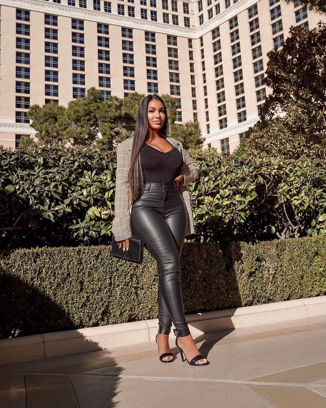 Aylen Aのインスタグラム：「@fashionnova .. Sin city weekend getaway 💋 Fashionnovapartner」