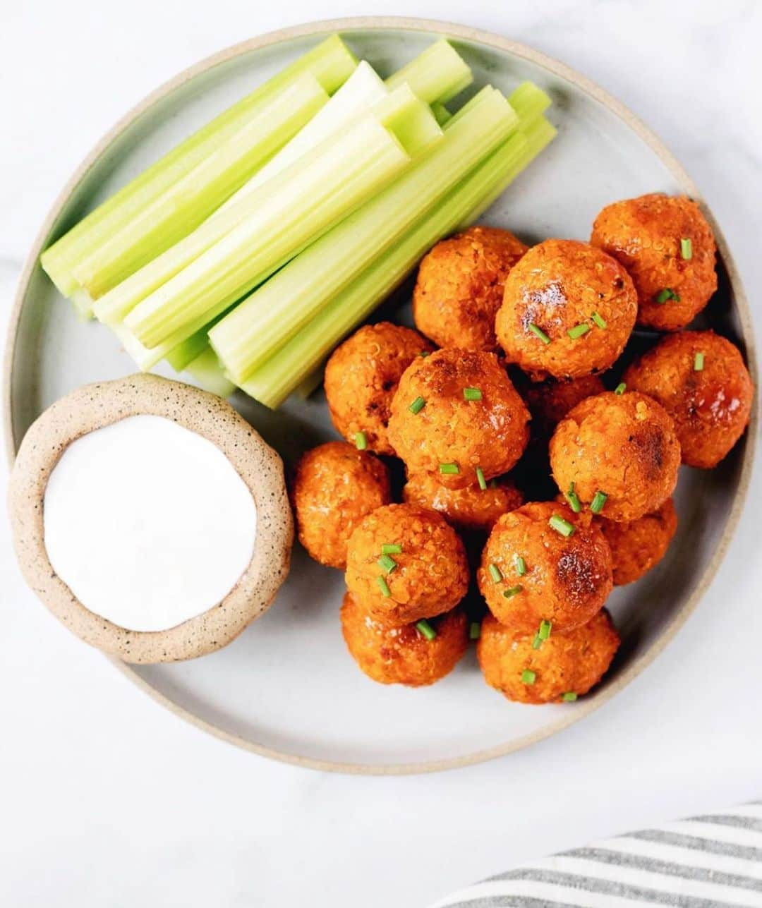 Whole Foods Marketさんのインスタグラム写真 - (Whole Foods MarketInstagram)「Buffalo cauliflower bites were our favorite snack until we tried these buffalo chickpea and quinoa balls from @daisybeet. We’ll never be the same. Visit her page for the recipe!」2月17日 7時38分 - wholefoods