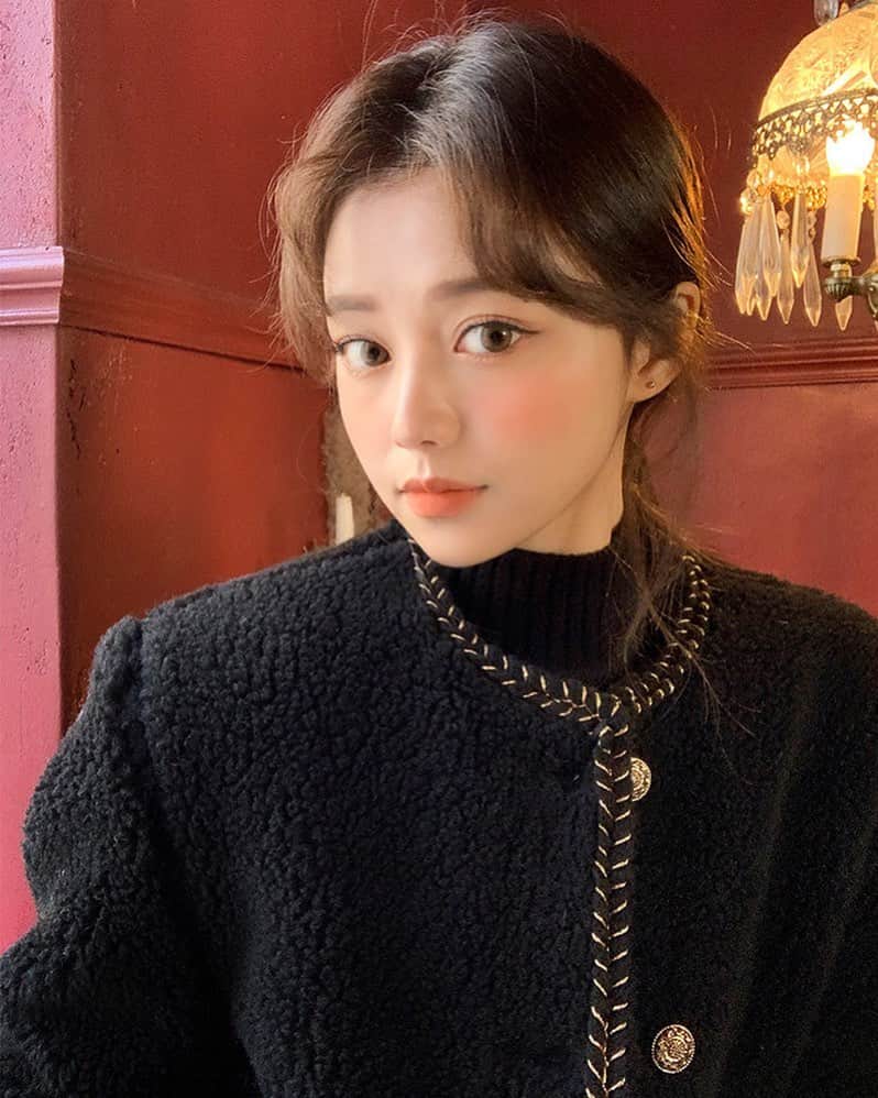 Chuuのインスタグラム：「눈이 많이 와요! 출근길 조심하세요💕💕 #chuuseoul」