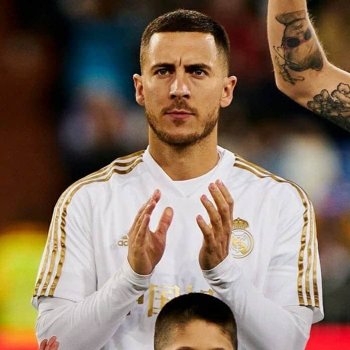 エデン・アザールのインスタグラム：「Tough result, but good to be back in white! #halamadrid」