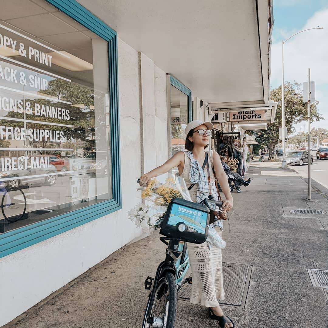Aya（高本彩）さんのインスタグラム写真 - (Aya（高本彩）Instagram)「Hawaiiでお世話になったfamilyへお花をプレゼントしたくて自転車レンタルしてお花屋さんへ行ってきました♡  #hawaii#waikiki#flower#cycling」2月17日 8時13分 - aya_dream04