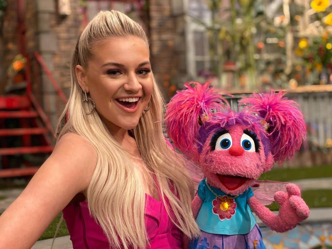 セサミストリートさんのインスタグラム写真 - (セサミストリートInstagram)「Spent the day laughing with our friend @kelseaballerini on Sesame Street! 💛 #Season51」2月17日 8時15分 - sesamestreet