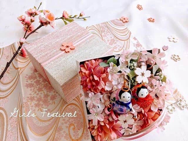 東京堂アーティフィシャルフラワーMAGIQのインスタグラム：「🎁MAGIQ キャンペーン💐 【スプリングギフトキャンペーン】 💫💫💫💫💫💫💫💫💫💫💫💫 👑【入賞】発表❗️👑 ✳️💫Congratulations🏆💫✳️ 🎊おめでとうございます🎉🎊 ・ Photo by @schnabel2012 👏👏👏 ・ 💫💫💫💫💫💫💫💫💫💫💫💫 素敵な写真タグ付けして、キャンペーンに投稿していただきありがとうございます🙇 ・ 素敵な写真を共有させて頂きます♪ ・ これからも @magiq.jp  をよろしくお願いいたします。 ・ 🔸🔸🔸🔸🔸🔸🔸🔸🔸🔸🔸🔸 【スプリングキャンペーン ご参加頂きました皆様】 キャンペーンへのご参加頂き、 誠にありがとうございました🙇‍♂️ ・ 今後も、キャンペーンは続きますので次回キャンペーンも参加よろしくお願い致します🙇‍♂️ ・ #MAGIQ#MAGIQのある暮らし#TOKYODO#東京堂#アーティフィシャルフラワー#アーティフィシャル#フラワー#アートフラワー#造花#花のある暮らし#花のある生活 #花好きな人と繋がりたい#フラワーデザイン#フラワーアレンジメント#フラワーアレンジ#アレンジメント#キャンペーン #ギフト#贈り物#springflowers #artificialflower#artificial」