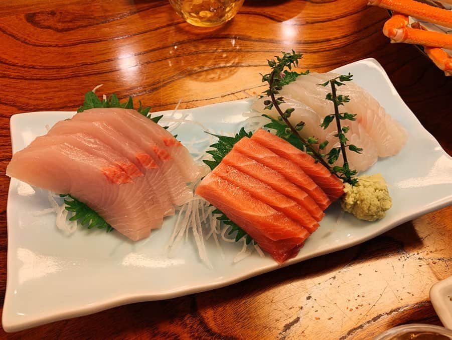 芹澤明日香さんのインスタグラム写真 - (芹澤明日香Instagram)「. . こんな大きな蟹さん🦀 ちなみに凜はコワイそうですw うに、、、最高すぎた❤️ （私は塩で食べるのが好き🧂） っていうか全てが美味しすぎ〜🤤💕 . 他にも頼んでたけど食べるのに必死で 撮り忘れたww 今週も頑張りましょう🌈 . . #一隆 #魚料理 #世田谷 #和食 #和食ごはん」2月17日 9時27分 - 1219asuka