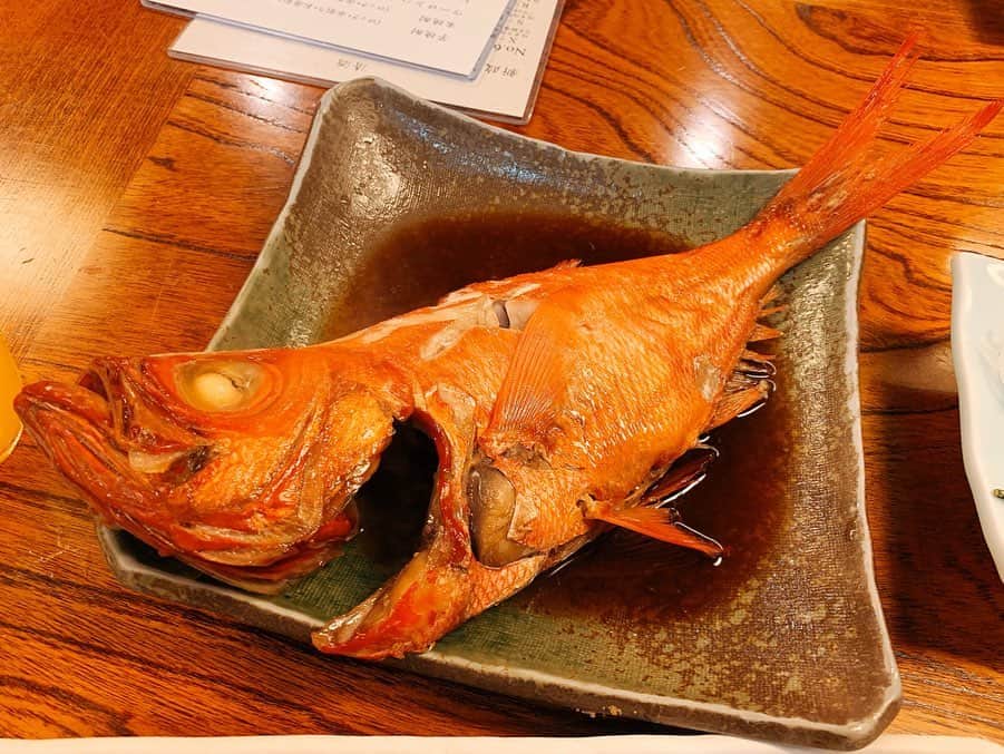 芹澤明日香さんのインスタグラム写真 - (芹澤明日香Instagram)「. . こんな大きな蟹さん🦀 ちなみに凜はコワイそうですw うに、、、最高すぎた❤️ （私は塩で食べるのが好き🧂） っていうか全てが美味しすぎ〜🤤💕 . 他にも頼んでたけど食べるのに必死で 撮り忘れたww 今週も頑張りましょう🌈 . . #一隆 #魚料理 #世田谷 #和食 #和食ごはん」2月17日 9時27分 - 1219asuka