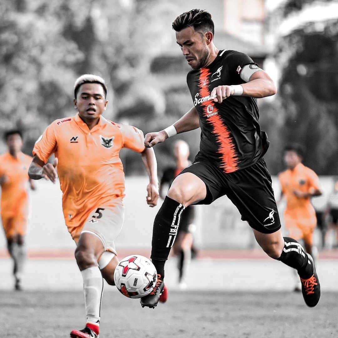 ヴィンセント・ケインのインスタグラム：「Massive 3 points yesterday to start the campaign. Boys showed great heart and fight in tough conditions. Proud to lead these boys into battle. SuSu Bangkok! #bangkokfc #krabifc #win #3points #kv11 #scomadi #idemitsu #fbt」