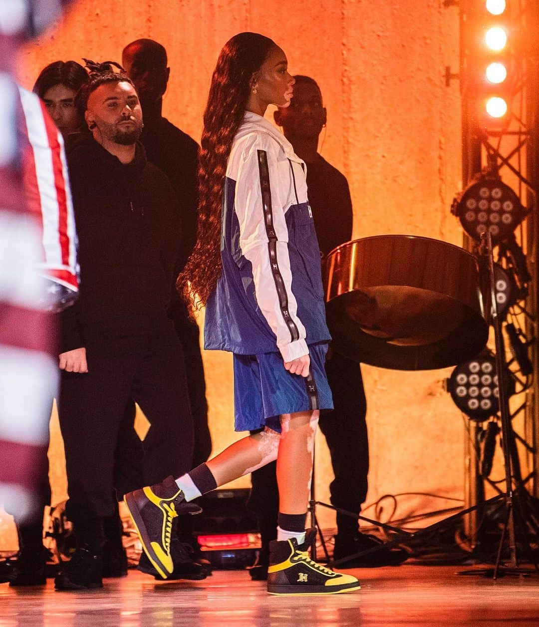 ウィニー・ハーロウさんのインスタグラム写真 - (ウィニー・ハーロウInstagram)「@tommyhilfiger London Fashion week 🇬🇧 @lewishamilton 📸 @timmsy @kegrand @patmcgrathreal @thomasjhilfiger @emperor.lee @megsmylove」2月17日 9時46分 - winnieharlow