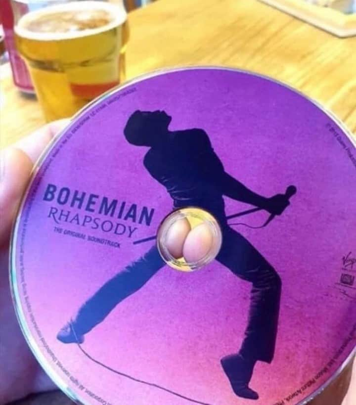 9GAGさんのインスタグラム写真 - (9GAGInstagram)「Bohemian Rhapsbooty⠀ #bohemianrhapsody #freddiemercury #9gag」2月17日 10時01分 - 9gag