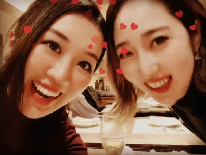 凰羽みらいのインスタグラム：「勉強の話、結婚の話 それぞれの想いを話す。 刺激的な夜でした❤︎ 人生思いきり楽しみたい派🙋‍♀️ 常にチャレンジ！ この子のように🥺✨✨✨ #3150#宝塚#同期#彩月つくし#尊敬 #幸せ時間#97動画」