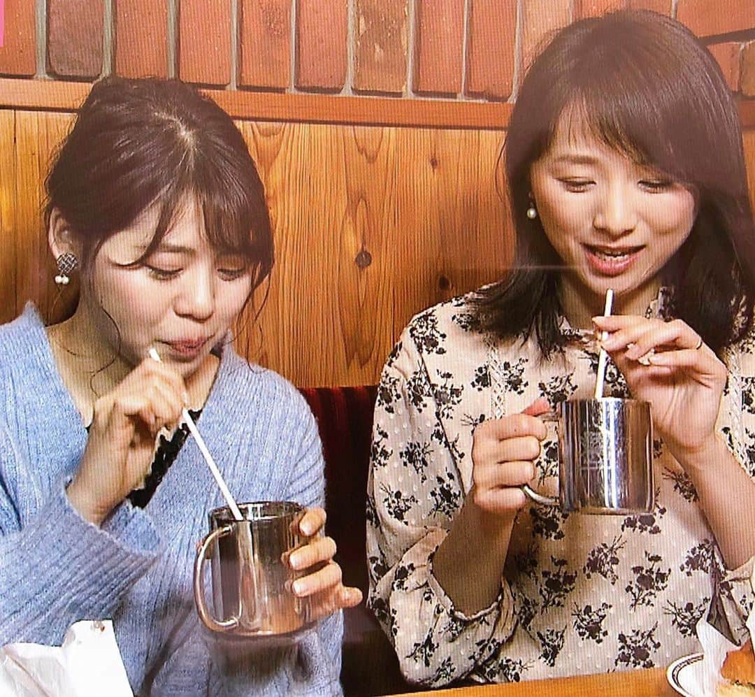 のインスタグラム：「明日夜の「ジョシ部」は﻿ 恒例のコメダ珈琲店ロケ企画1週目。﻿ ﻿ 今井部長とともに﻿ 今回の担当になったのは﻿ 安定の食いしん坊キャラ﻿ ちゃんりせ(=林莉世アナ)。﻿ ﻿ さっそく人気の﻿ 冬の限定メニュー﻿ グラタンクロケット(コロッケ)﻿ =「グラクロ」を﻿ 思いっきりかぶりつきながらの﻿ 幸せな収録となりました。﻿ ﻿ この美味しさ🍔伝われ〜‼️﻿ ﻿ ※見れない方、新潟以外にお住まいの方﻿ 　BSNアプリの見逃し配信でも﻿ 　ご覧いただけますのでダウンロードが﻿ 　まだの方は是非このタイミングで﻿ 　DLしてご覧下さい。﻿ ﻿ ﻿ ﻿ #ジョシ部　#BSN　#新潟ジョシ部　#今井美穂　#林莉世　#食べロケ　#ハンバーガー　#グラクロ　#コメダ珈琲　#コメダ　#PR ﻿ ﻿」