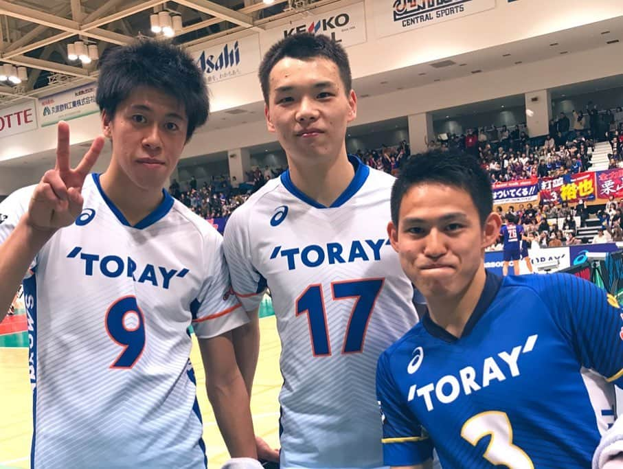 富田将馬さんのインスタグラム写真 - (富田将馬Instagram)「初めてのVリーグが終わりました🙌🏻 結果は6位。納得いかない結果かもしれないですが、色々な経験をさせて頂いて、たくさんのことを学ぶことができました！伸び伸びとプレーできたのも偉大な先輩方のおかげです😌 応援して下さったみなさん、本当にありがとうございました！！これからも東レアローズをよろしくお願い致します🐒 ・ #東レアローズ #torayarrows  #vリーグはバレーだよ  #BlueｰHot🔥 #気迫#青熱#執念」2月17日 11時04分 - shoma_tomita